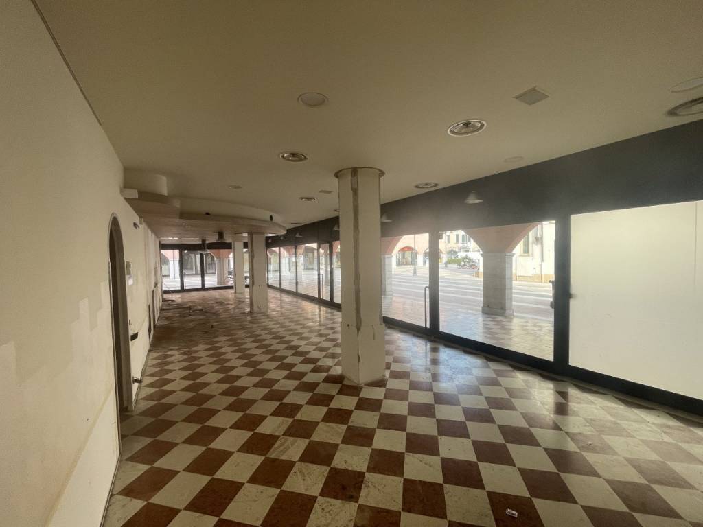 negozio in vendita a Padova in zona Ponte di Brenta
