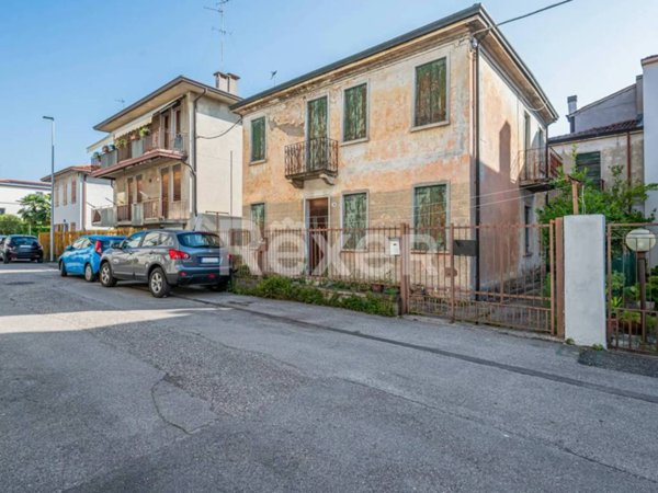 casa indipendente in vendita a Padova in zona Sant'Osvaldo / Santa Rita