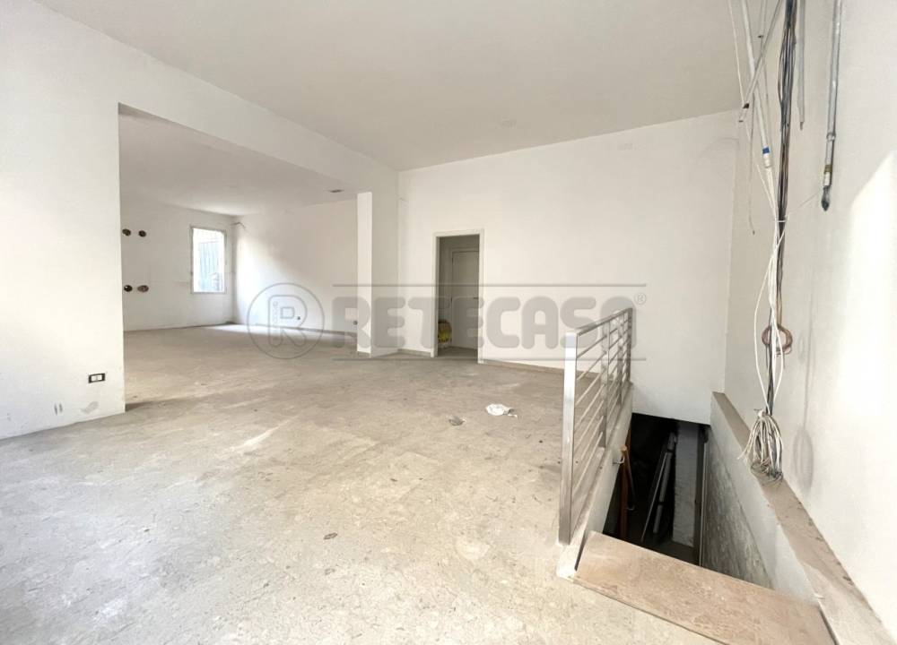 locale commerciale in vendita a Padova in zona Centro Storico
