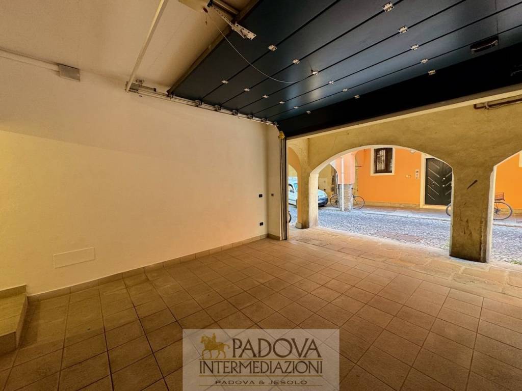 negozio in vendita a Padova in zona Savonarola