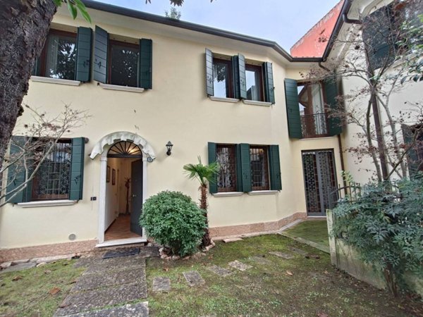 casa indipendente in vendita a Padova in zona Porta Trento