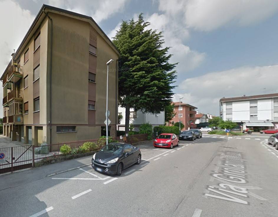 negozio in vendita a Padova in zona Guizza