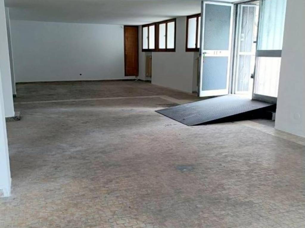 locale di sgombero in vendita a Padova in zona Arcella
