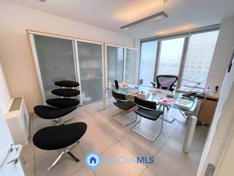 ufficio in vendita a Padova in zona Altichiero