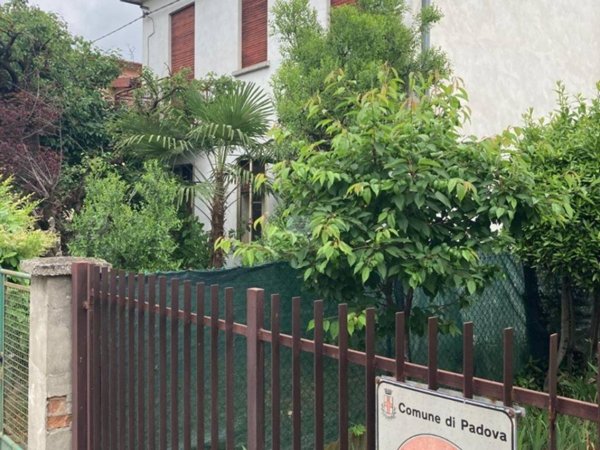 casa indipendente in vendita a Padova in zona Arcella