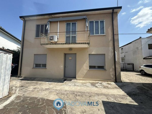 casa indipendente in vendita a Padova in zona Sant'Osvaldo / Santa Rita