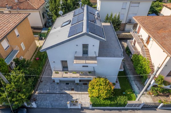 casa indipendente in vendita a Padova in zona Sant'Osvaldo / Santa Rita