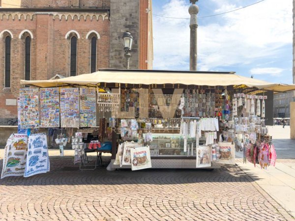 negozio in vendita a Padova in zona Savonarola