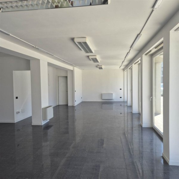 negozio in vendita a Padova in zona Arcella