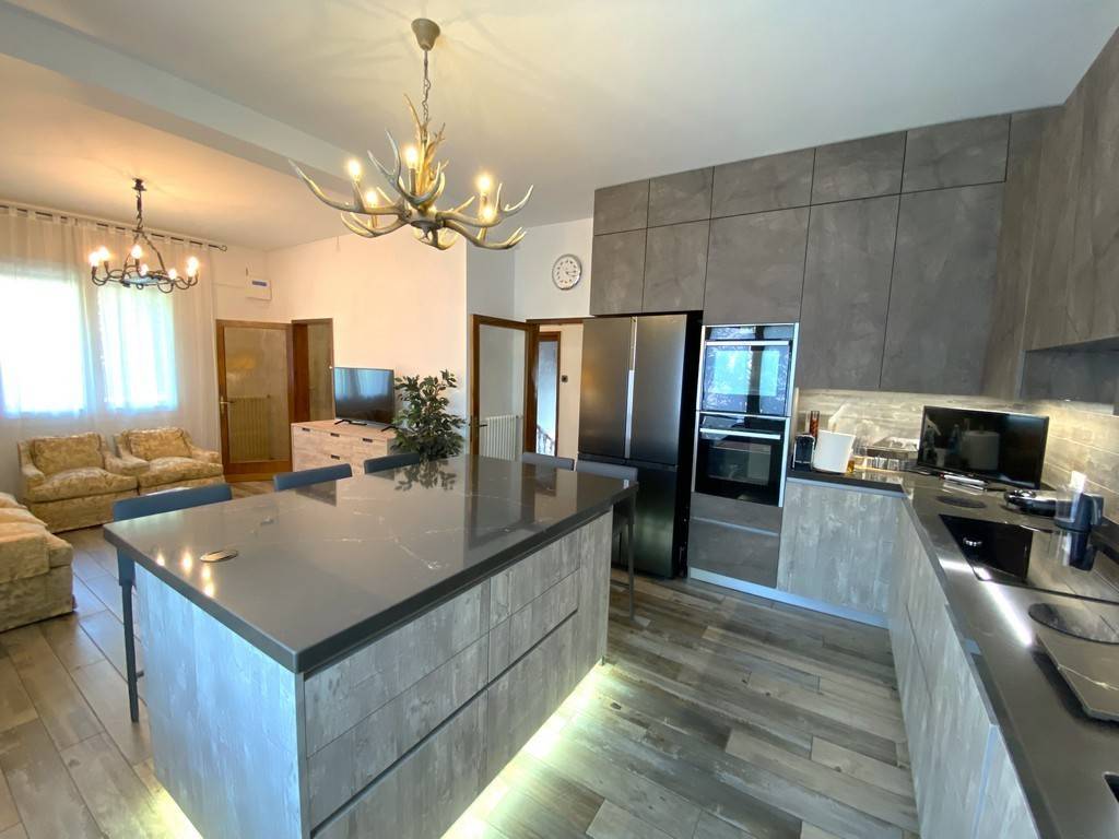 casa indipendente in vendita a Padova in zona Sant'Osvaldo / Santa Rita