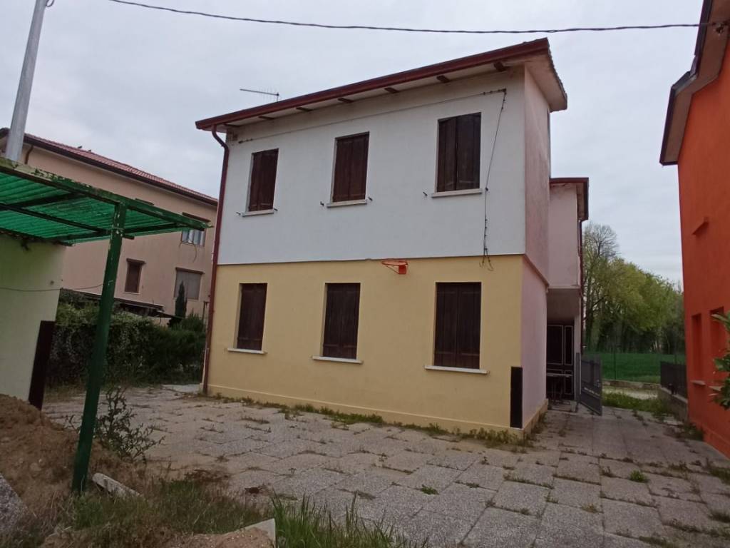 casa indipendente in vendita a Padova in zona Montà