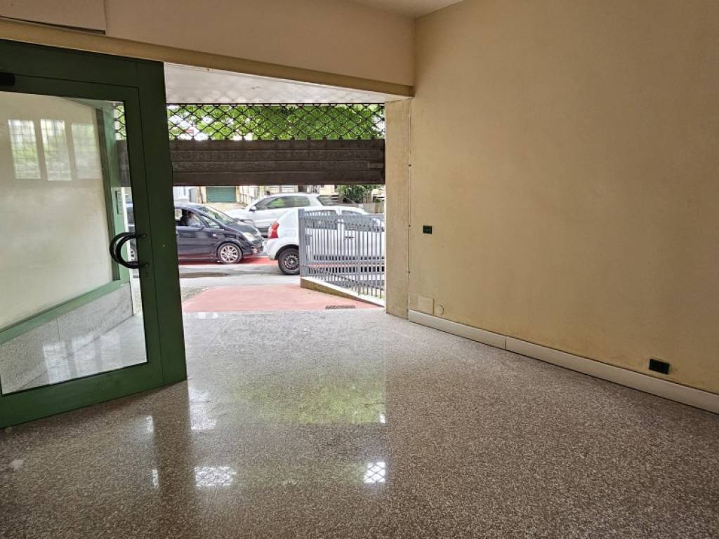 negozio in vendita a Padova in zona Sant'Osvaldo / Santa Rita