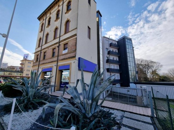 negozio in vendita a Padova in zona Stanga