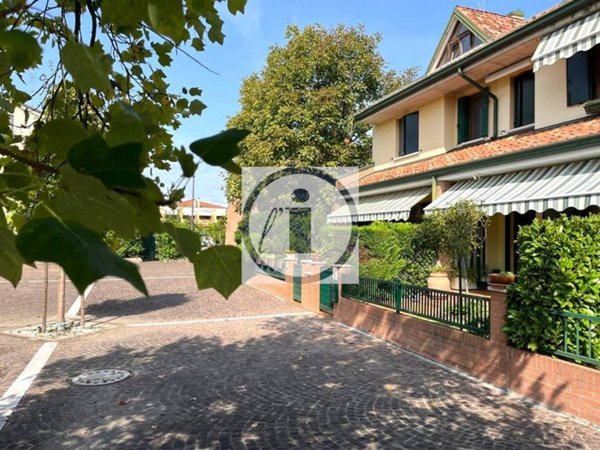 casa indipendente in vendita a Padova in zona Mandria