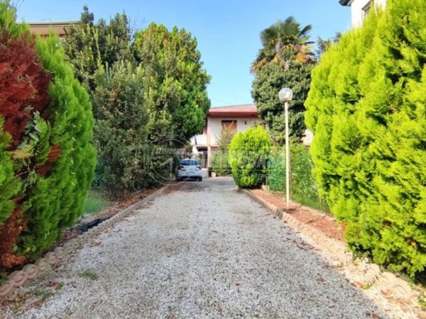 casa indipendente in vendita a Padova in zona Montà
