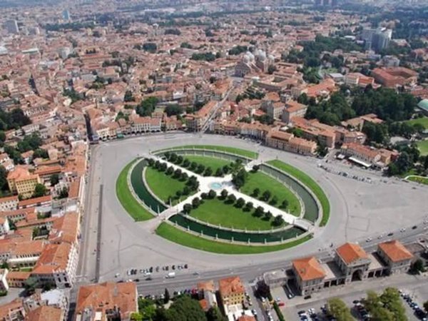 negozio in vendita a Padova in zona Santa Croce
