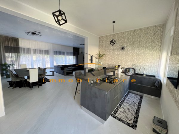 casa indipendente in vendita a Padova in zona Arcella