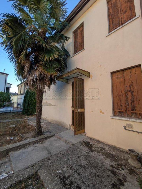 casa indipendente in vendita a Padova in zona San Carlo