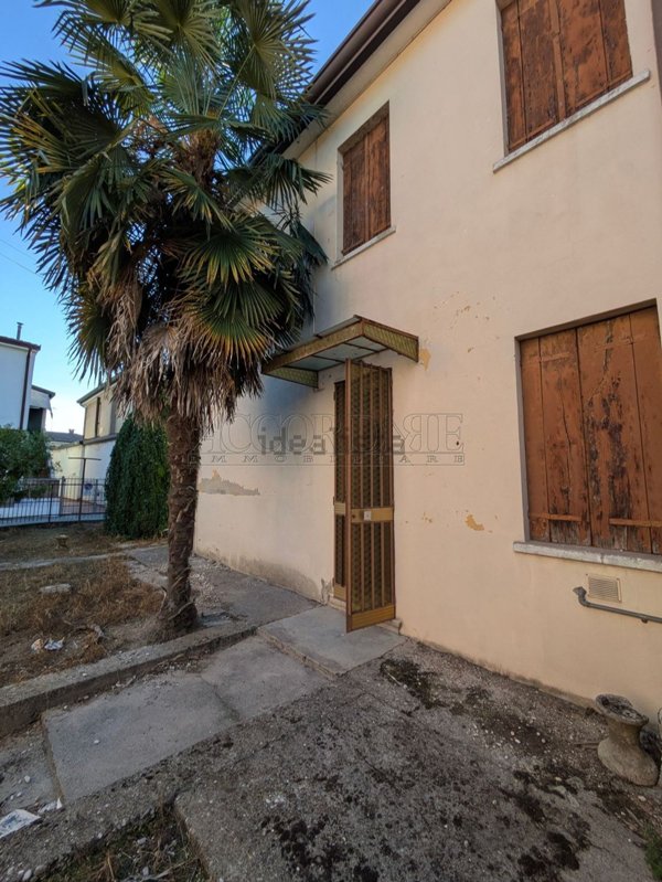 casa indipendente in vendita a Padova in zona Arcella
