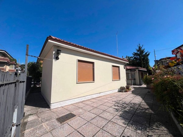 casa indipendente in vendita a Padova in zona Sacra Famiglia
