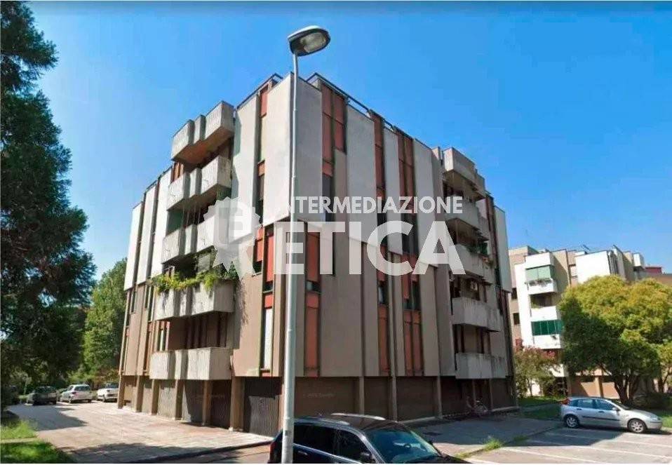 ufficio in vendita a Padova in zona Guizza