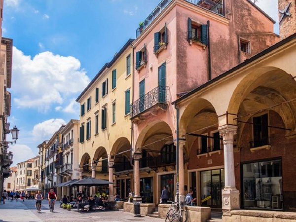 negozio in vendita a Padova in zona Savonarola