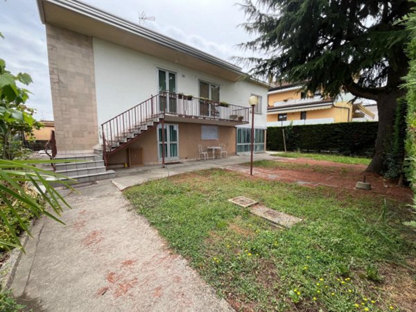 casa indipendente in vendita a Padova in zona San Carlo
