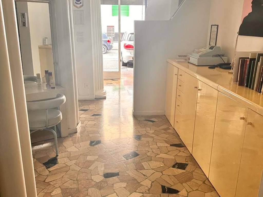 negozio in vendita a Padova in zona Savonarola