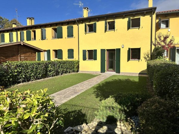 casa indipendente in vendita a Padova in zona Sacra Famiglia