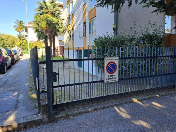 locale commerciale in vendita a Padova in zona Stanga