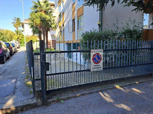 locale commerciale in vendita a Padova in zona Pio X