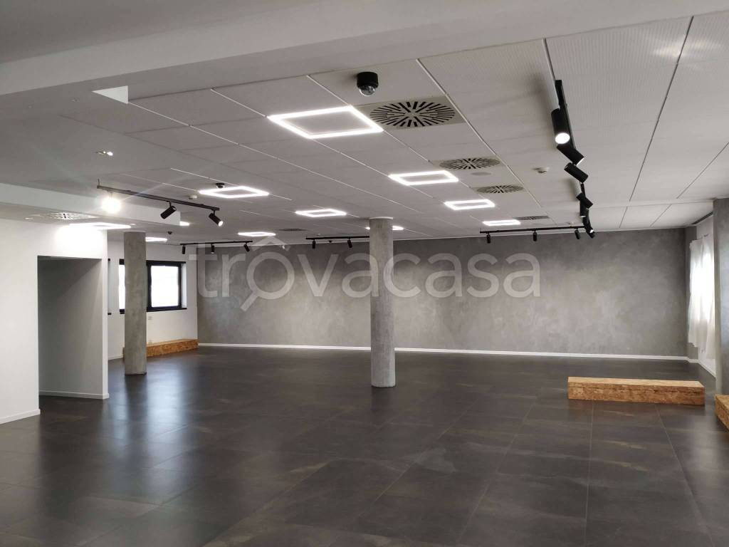 locale commerciale in vendita a Padova in zona Stanga