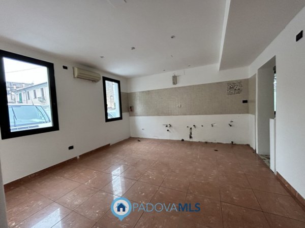 negozio in vendita a Padova in zona Ponte di Brenta