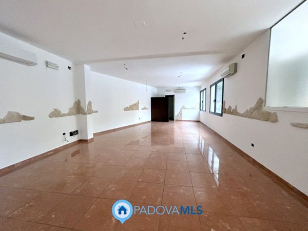 negozio in vendita a Padova in zona Ponte di Brenta