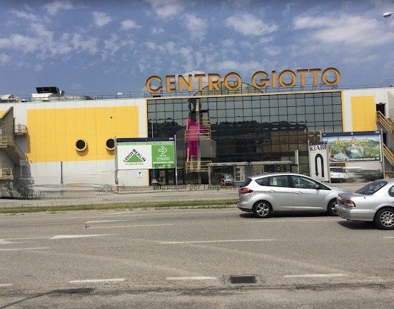 negozio in vendita a Padova in zona San Carlo