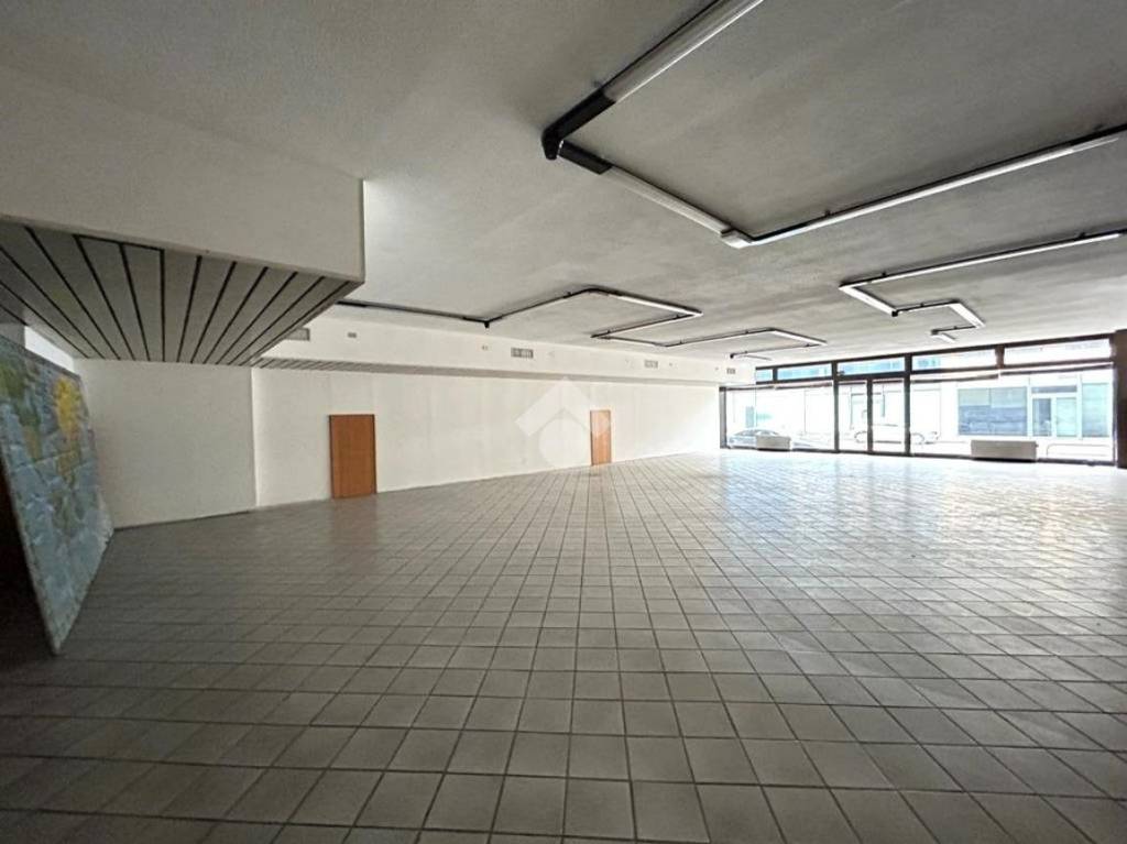 negozio in vendita a Padova in zona Pio X