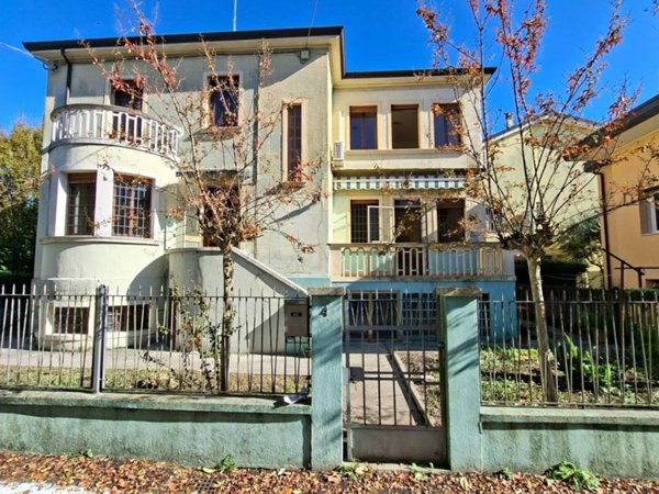 casa indipendente in vendita a Padova in zona Sant'Osvaldo / Santa Rita