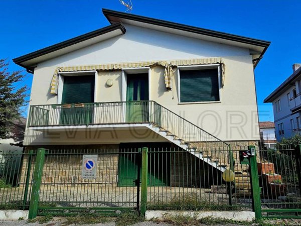 casa indipendente in vendita a Padova in zona Stanga