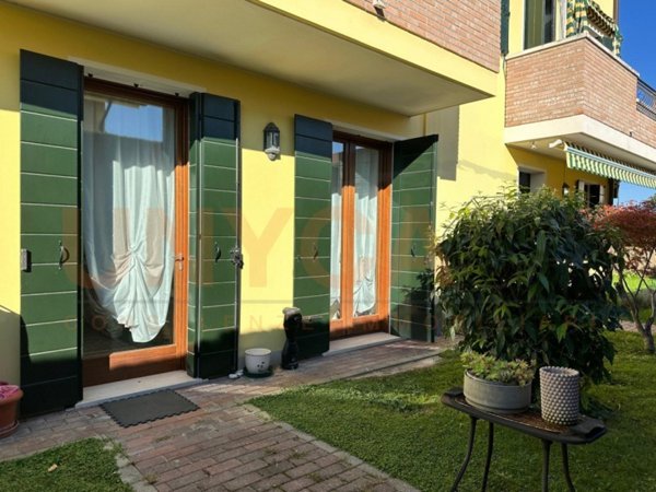 casa indipendente in vendita a Padova in zona Brentelle