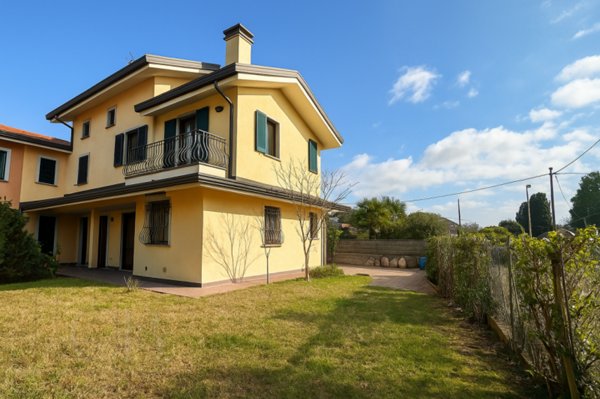 casa indipendente in vendita a Padova in zona San Carlo