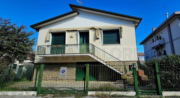 casa indipendente in vendita a Padova in zona Stanga