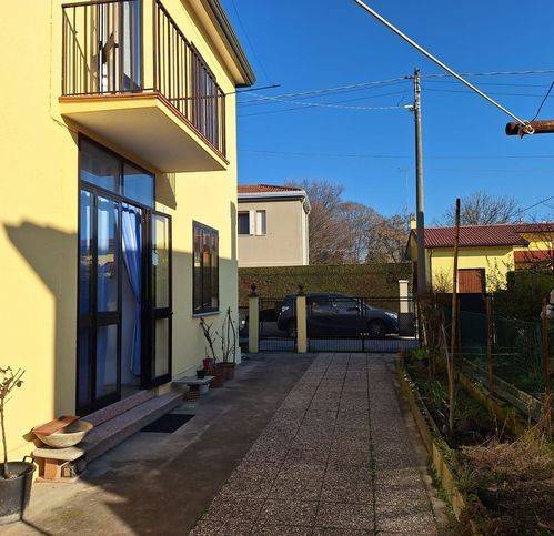 casa indipendente in vendita a Padova in zona Montà