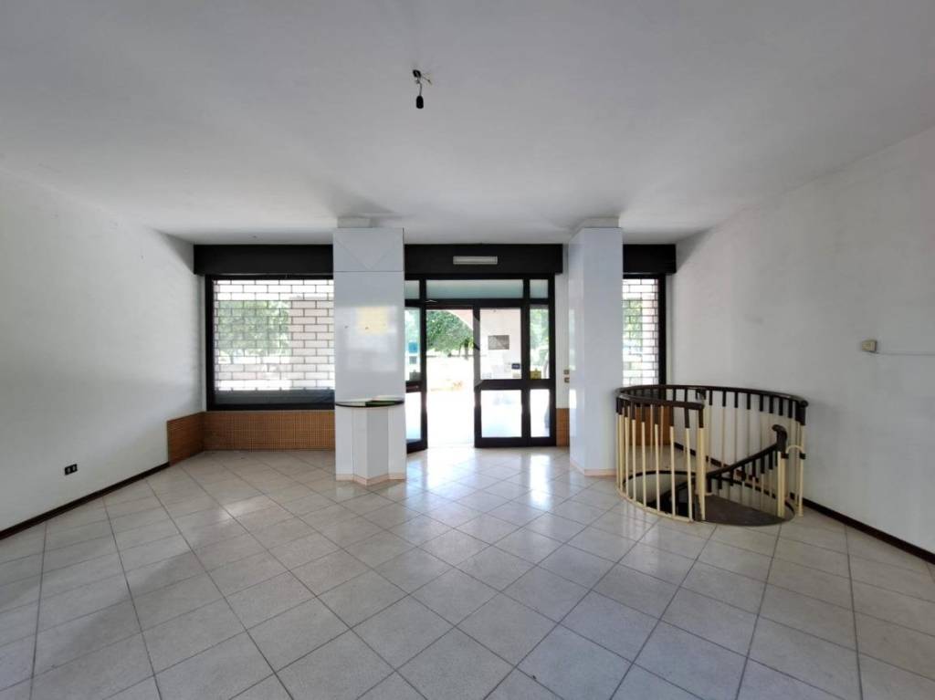 negozio in vendita a Padova in zona Mortise