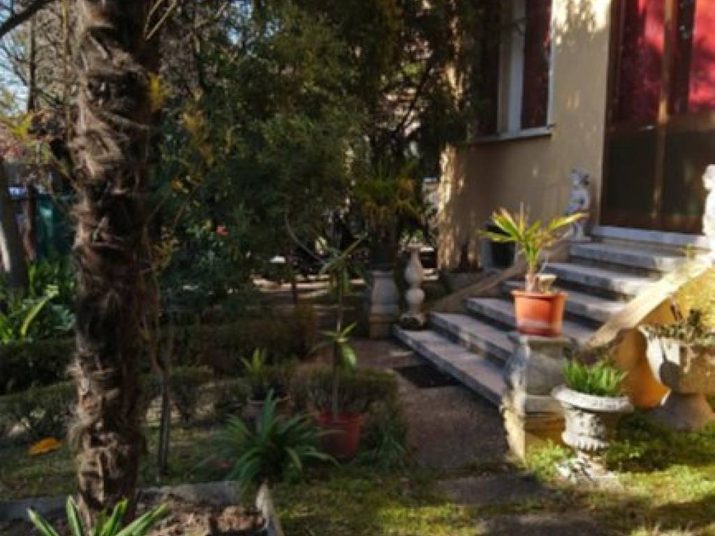 casa indipendente in vendita a Padova in zona Sant'Osvaldo / Santa Rita
