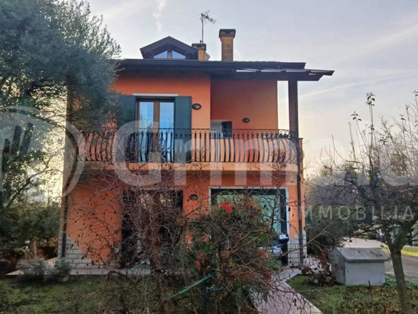 casa indipendente in vendita a Padova in zona Montà