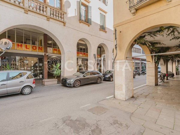 negozio in vendita a Padova in zona Savonarola