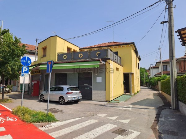 negozio in vendita a Padova in zona Sant'Osvaldo / Santa Rita