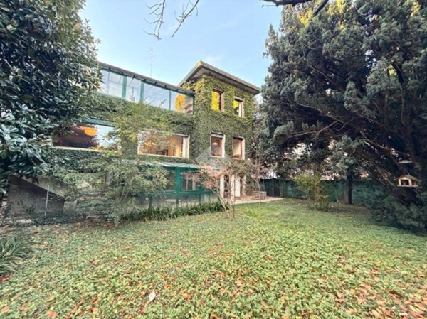 casa indipendente in vendita a Padova in zona Sacra Famiglia