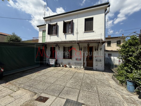 casa indipendente in vendita a Padova in zona Sacra Famiglia