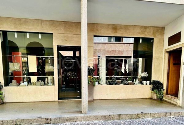 negozio in vendita a Padova in zona Centro Storico